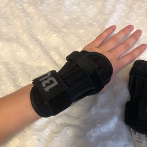 Burton wrist guards